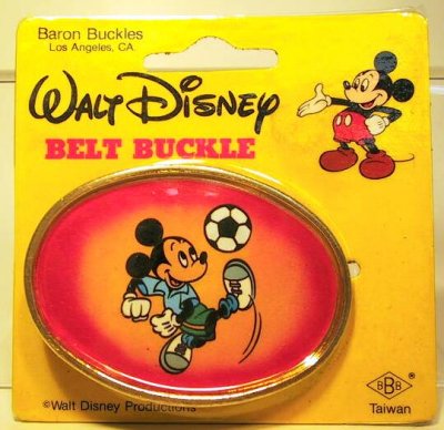 Belt buckle featuring Mickey Mouse playing soccer (Disney)