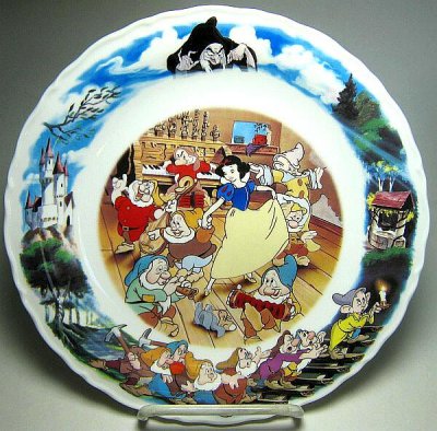 Snow White dancing with seven dwarfs decorative plate