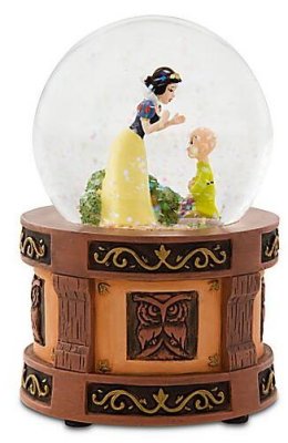 Snow White and Dopey mini snowglobe