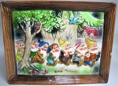 Seven dwarfs bas relief ceramic frame