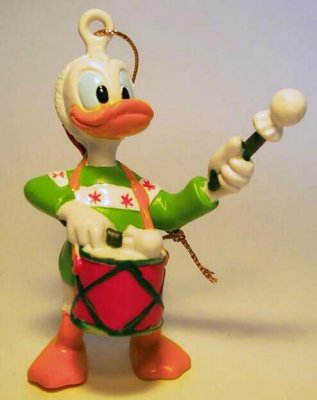 Donald Duck with drum ornament