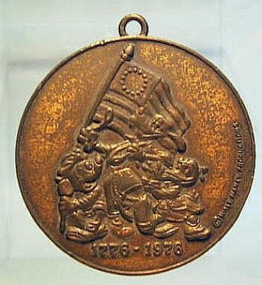 Disneyland America On Parade medallion (with loop)