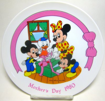 'Minnie's Surprise' - Minnie Mouse with Morty, Ferdie & Huey Mother's Day 1980 decorative plate