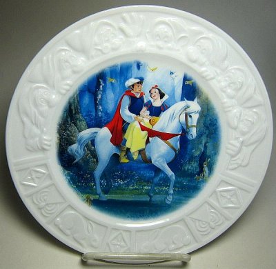 Snow White's Spring Romance Disney decorative plate