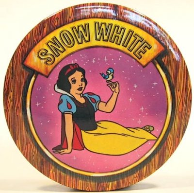 Snow White button (wood background)