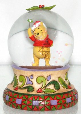 Holiday Winnie the Pooh waterball (Jim Shore)