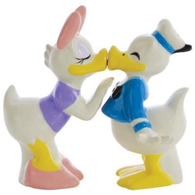 Daisy and Donald Duck kissing magnetized salt and pepper shaker set
