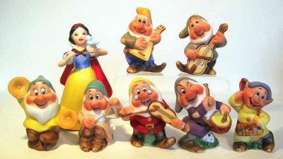 Snow White and Seven Dwarfs figure set